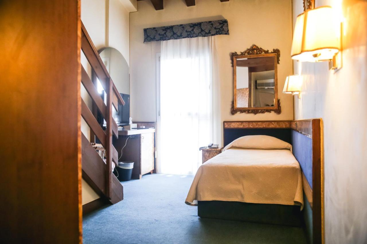 Hotel Villa Pigalle Tezze sul Brenta Zewnętrze zdjęcie
